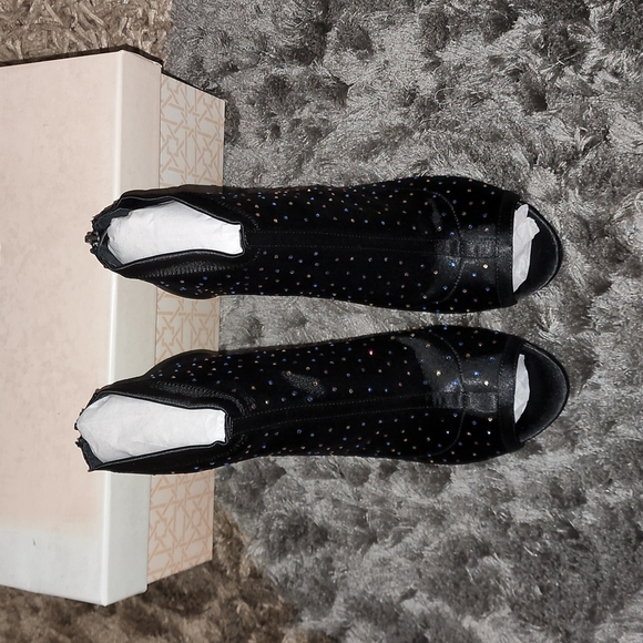 New Jewel Badgley Mischka Bootie - Picture 2 of 5